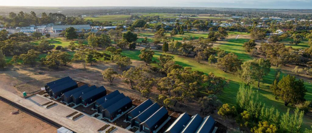 Par Five Shacks Berri